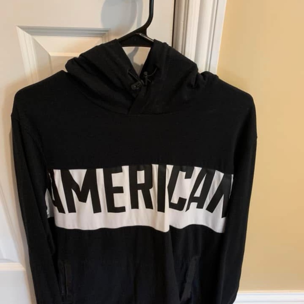 American Eagle Outfitters Black and White Sweatshirt